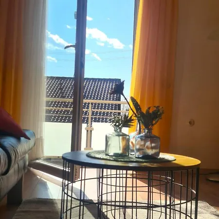 Pusteblume Mit Balkon, Neu Teilrenoviert Apartment