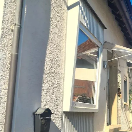 Pusteblume Mit Balkon, Neu Teilrenoviert
