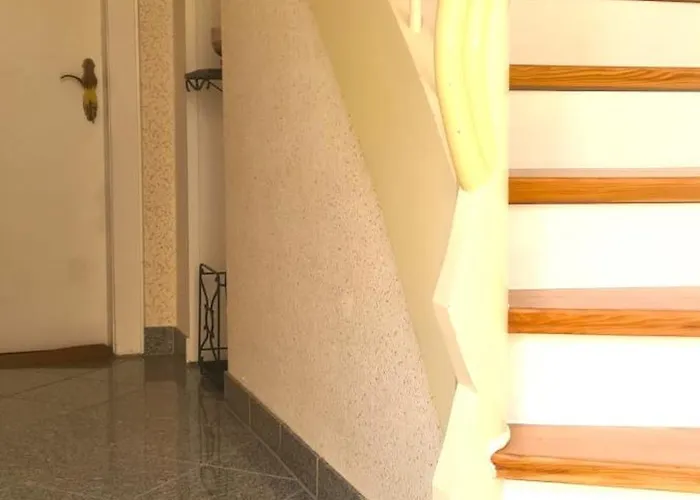 Pusteblume Mit Balkon, Neu Teilrenoviert *