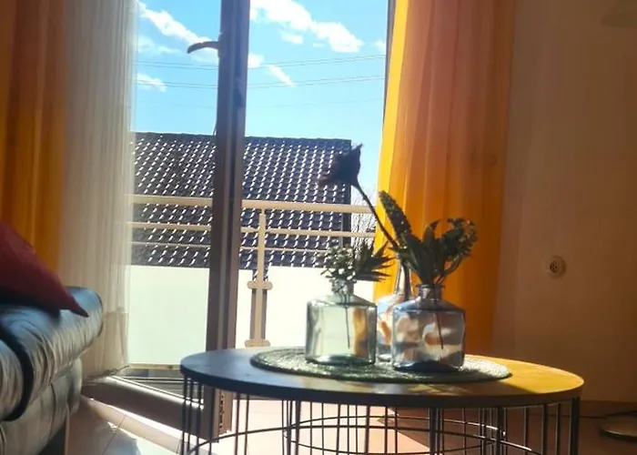 Pusteblume Mit Balkon, Neu Teilrenoviert Apartman
